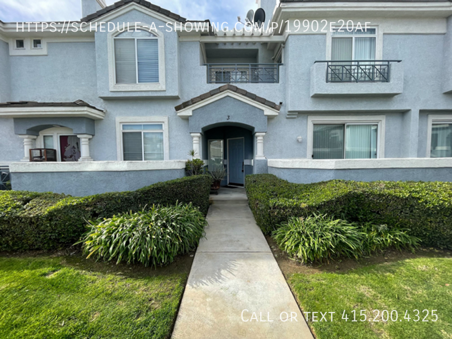 Foto principal - Beautiful 2-story; 3 bedroom/2.5 bath condo