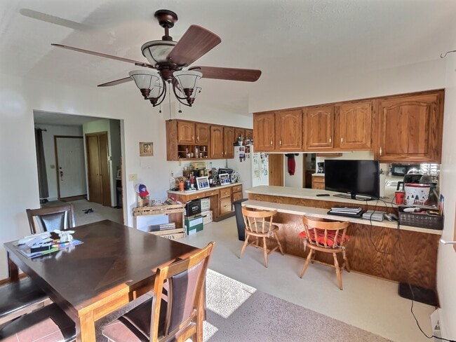 Dining Area - 3951 Lake Vista Rd
