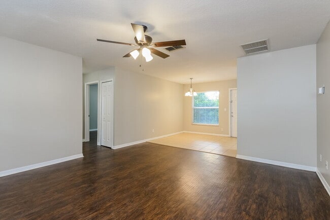 Foto del edificio - 628 Brooke Ct
