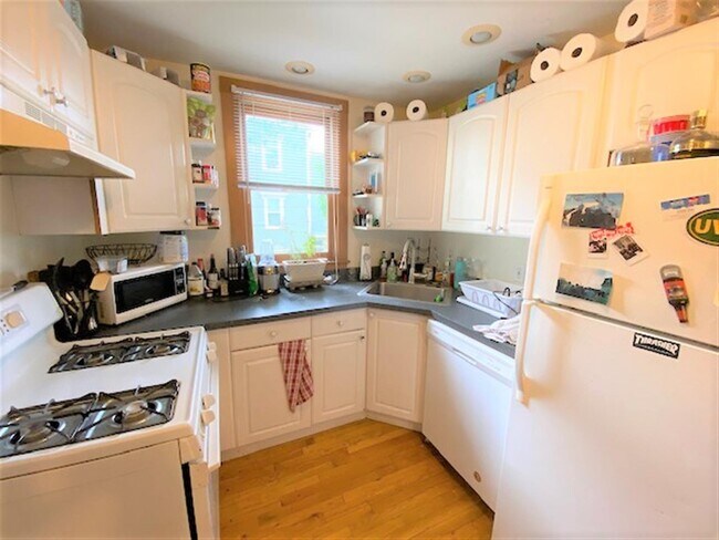 Building Photo - 337 Columbia St