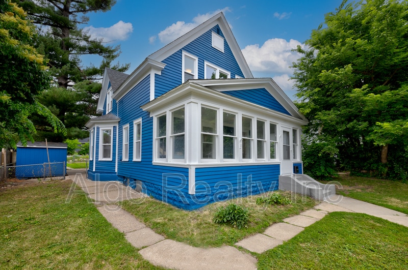 Primary Photo - 2123 N Sheridan Ave