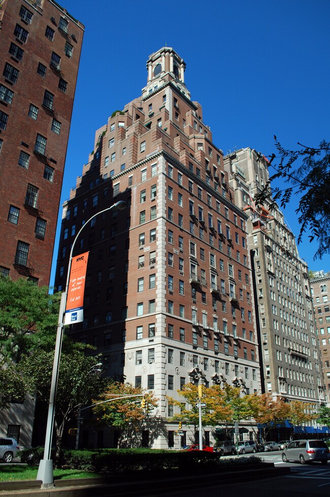 Viewed from the southeast - 778 Park Ave