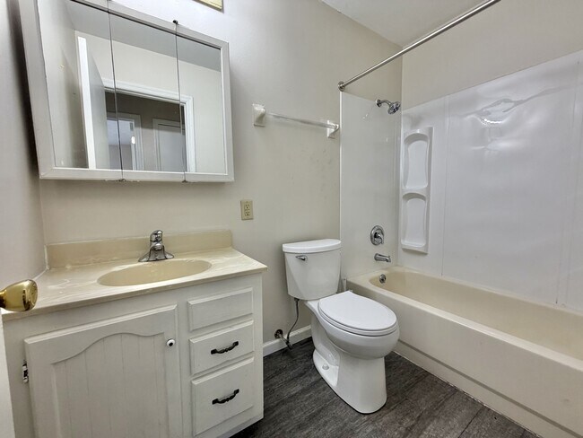 Foto del edificio - 1708 Saratoga Dr