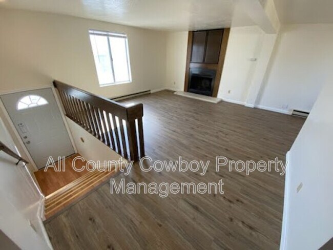 Building Photo - 704 Ferris Ct