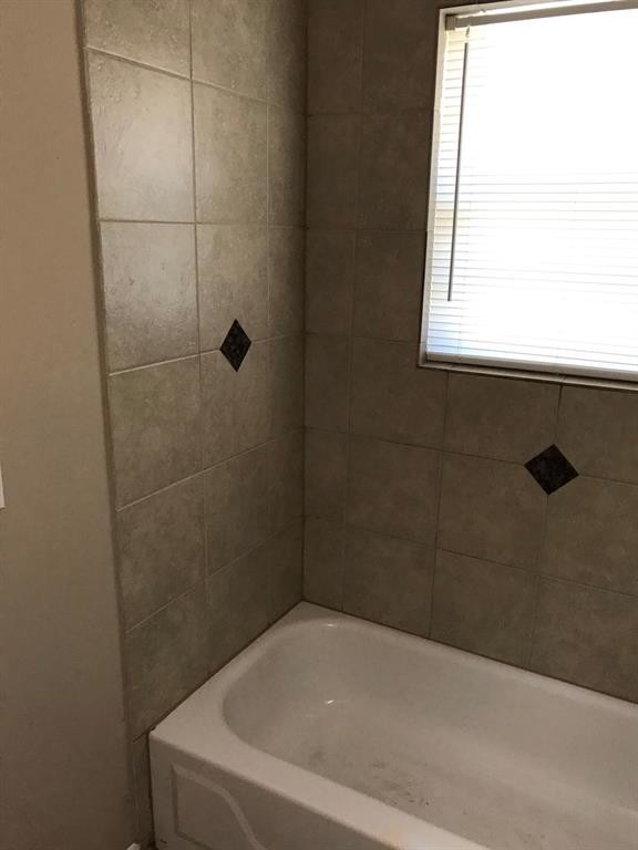 Building Photo - 2913 Gardenia Dr