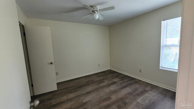Building Photo - 7215 Lago Vista Ct
