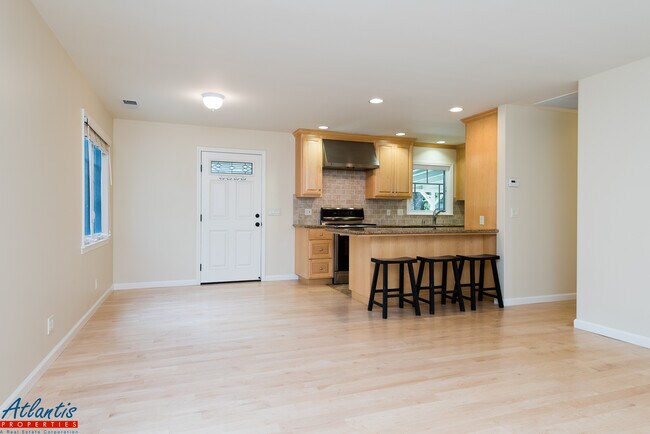 Building Photo - 2386 Santa Catalina St