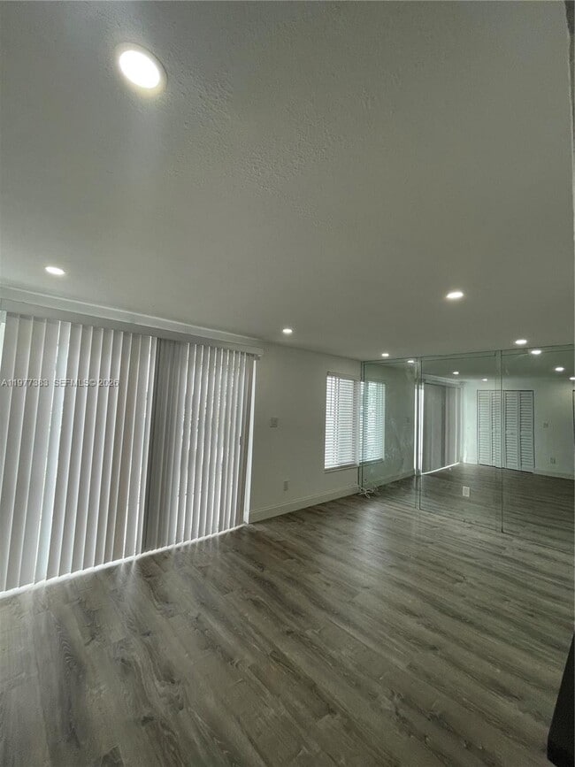 Building Photo - 3868 NE 169th St