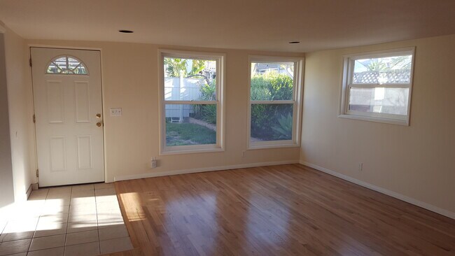 Building Photo - 5338 W 119th Plz