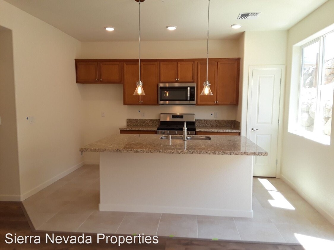 3 br, 2.5 bath House 4693 Falcon Rock House Rental in Sun Valley