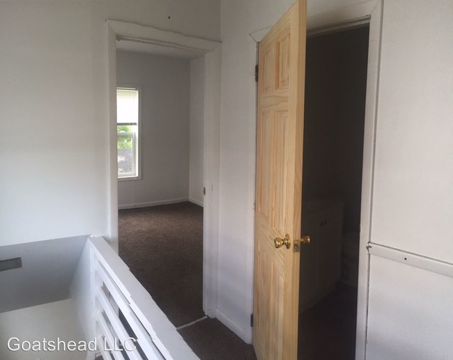 Building Photo - 2 br, 1 bath Apartment - 4 1/2 Salisbury