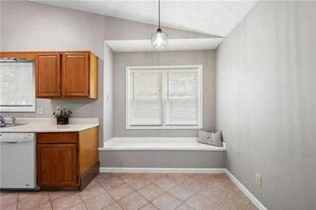 Building Photo - 933 River Rock Dr
