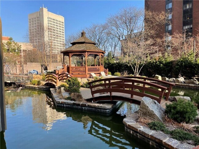 Foto del edificio - 4 Martine Ave