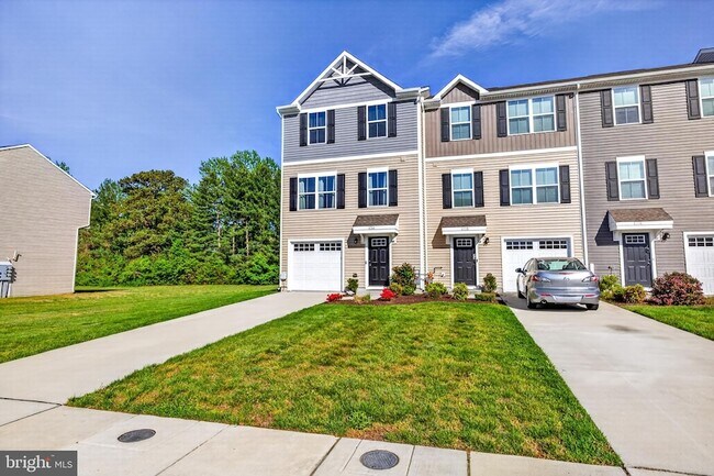 Foto del edificio - 6364 Pebblebrook Dr