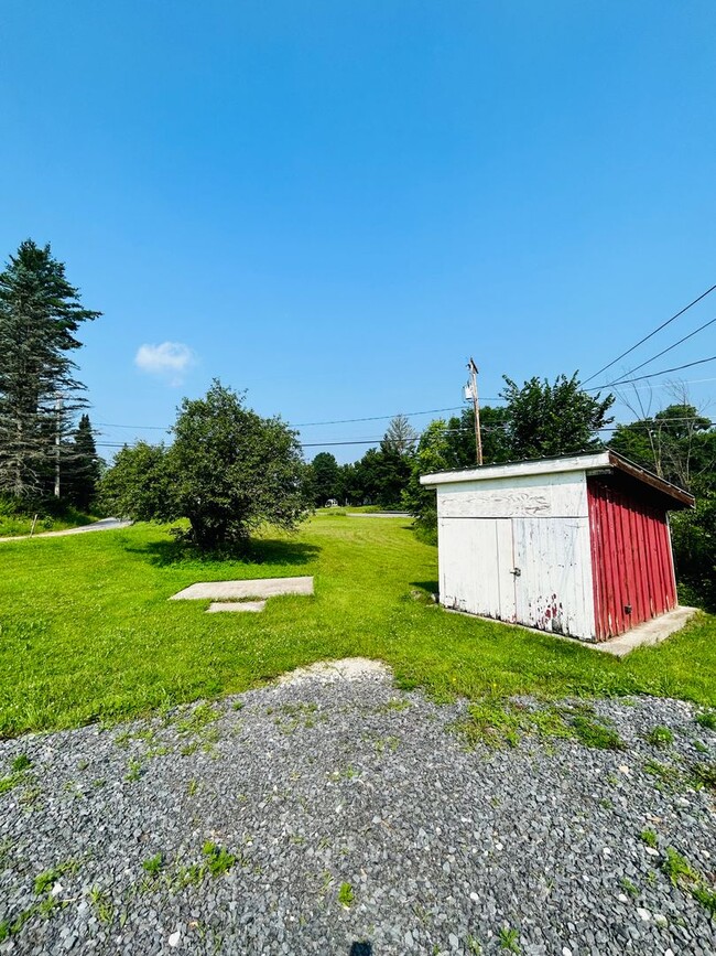 Building Photo - Country 3 Bed / 2 Bath Home for RENT
