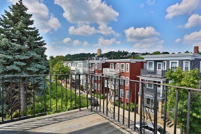 Foto del edificio - 74 Barnes Ave
