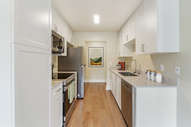 Building Photo - eaves Lake Forest