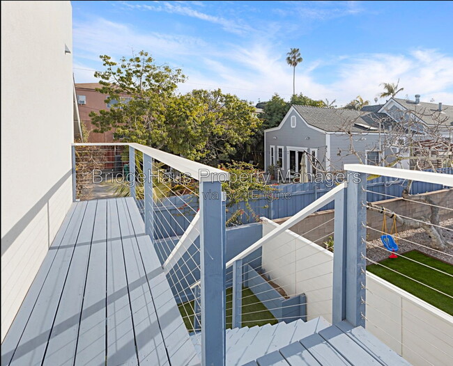 Building Photo - 4656 Santa Monica Ave