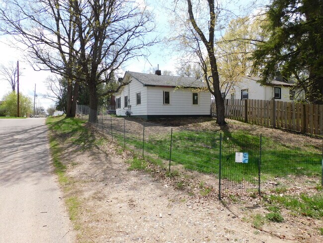 Building Photo - 303 1st St NW