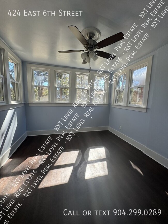 Foto del edificio - 424 E 6th St