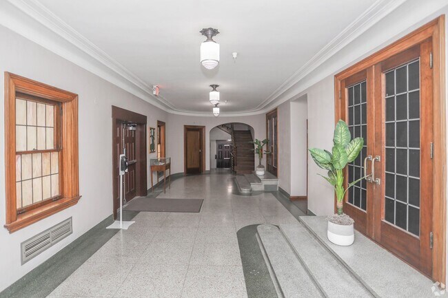 Foto del interior - 326 W Charles St