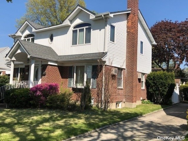 Building Photo - 63 Maple Dr W