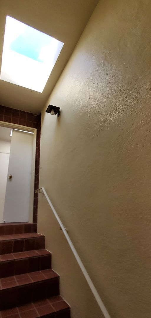 Building Photo - Beautifully Renovated Vintage  2 bedroom 2...