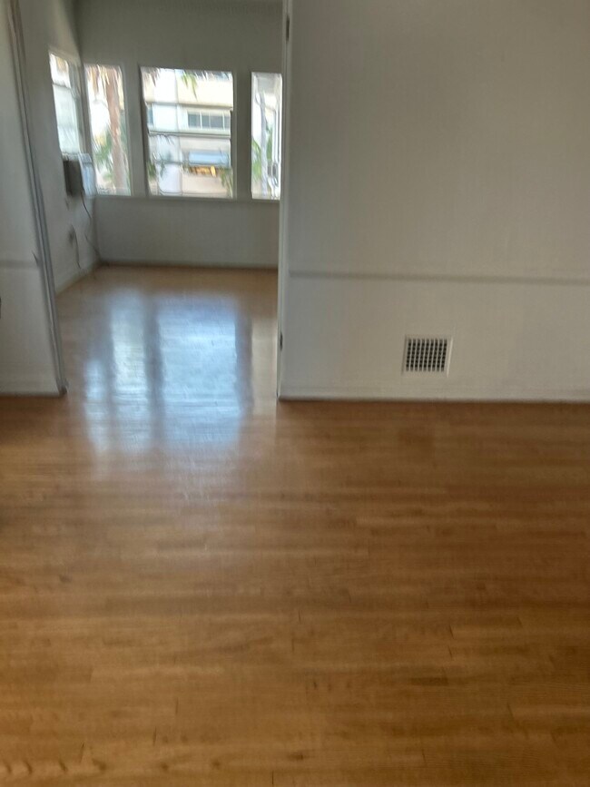 Foto del edificio - 132 1/2 N Orlando Ave