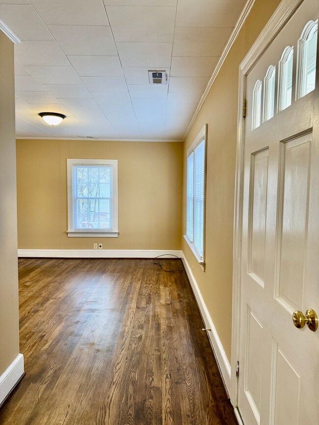 Building Photo - 2BR Home Available Now in Creedmoor!