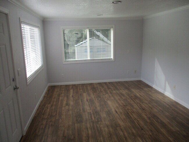 living room - 10848 Orchard Ave SE