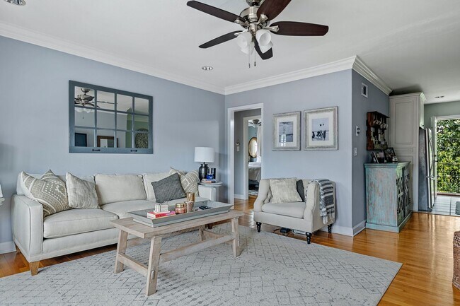 Foto del edificio - Beautiful 2bd/1ba Condo in VA Highlands w/ Balcony and Pool!!
