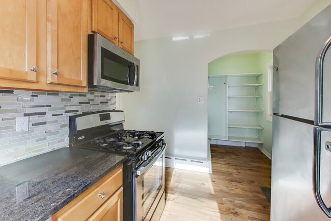 Building Photo - 620 Elgin Ave