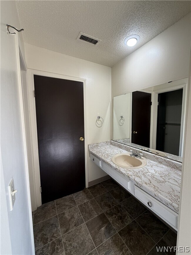 Foto del edificio - 4547 Chestnut Ridge Rd