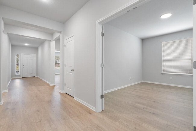 Building Photo - 132 Condesa St