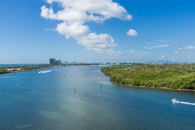 Foto del edificio - 500 Bayview Dr