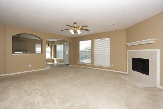Building Photo - 8115 Solara Bnd