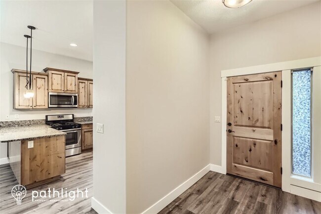 Foto del edificio - 1248 Southwest Binford Lake Parkway, Gresh...