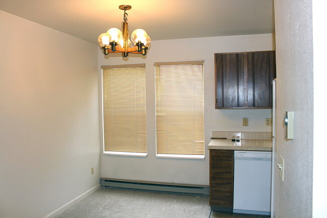 Building Photo - 3200 Azalea Dr