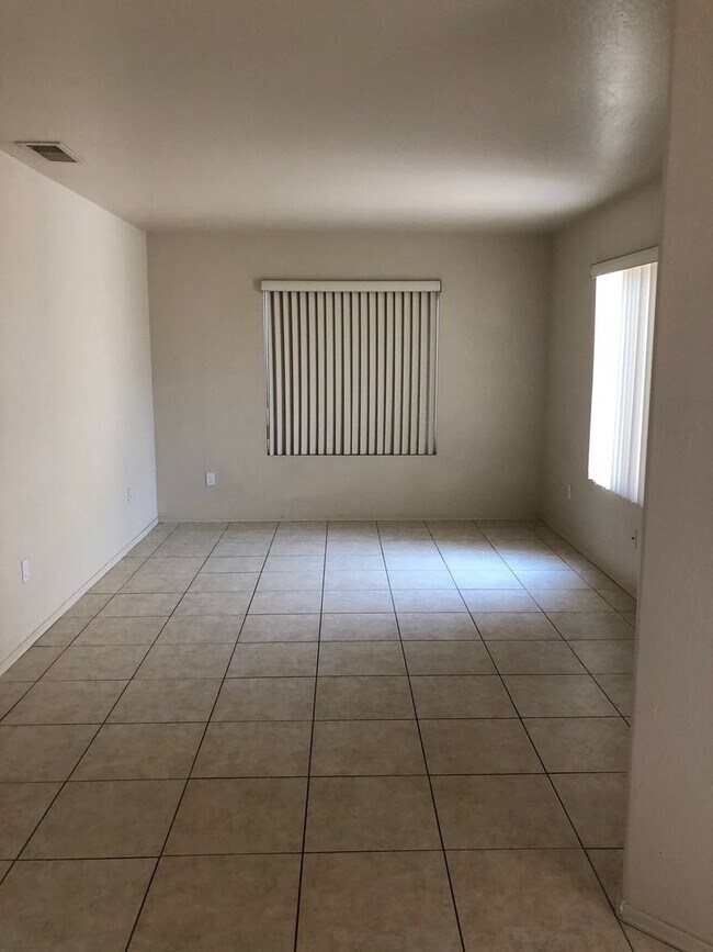 Foto del edificio - 5311 N 104th Dr