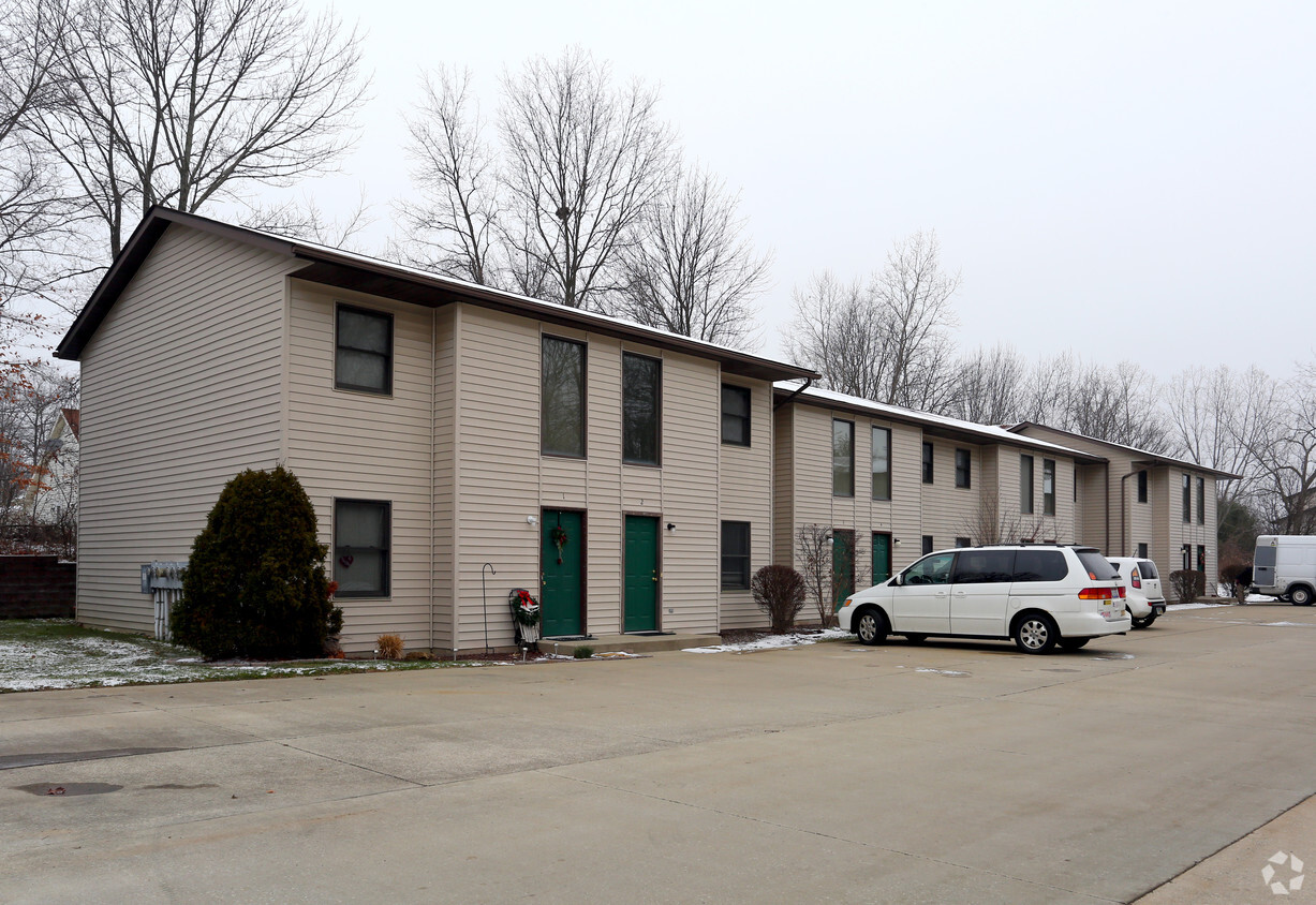 Building Photo - Linden Lakes