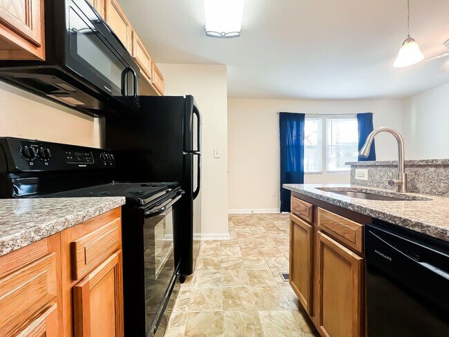 Building Photo - 8860 Pennsbury Place