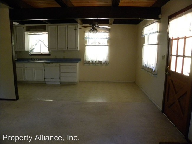 Foto del edificio - 3 br, 1.5 bath House - 4260 French Creek Road