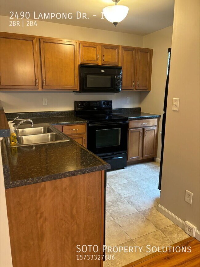 Building Photo - 2490 Lampong Dr