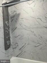 Building Photo - 6600 Lincoln Dr