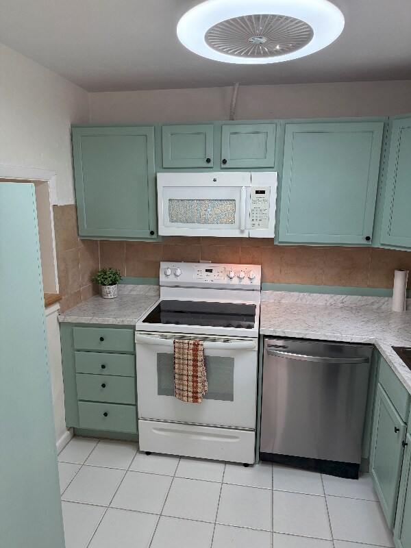 Foto del edificio - 2421 N Oleander Ave