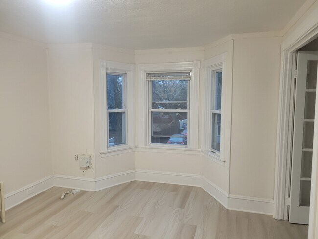 Building Photo - 293 Grove Ave