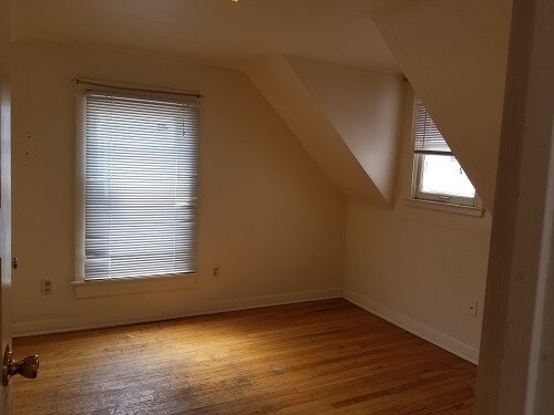 Building Photo - 629 S Sherwood St
