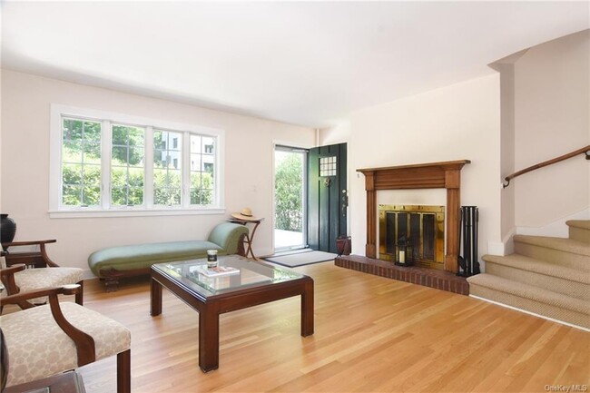 Building Photo - 10 Beechtree Lane