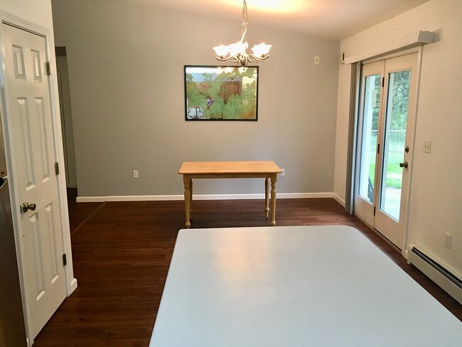 Building Photo - Home in North Pole / 2 Car Garage / Pet friendly