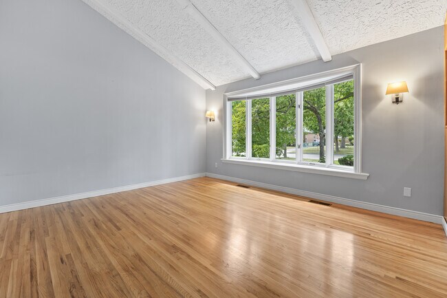 Photo du bâtiment - 1293 Lewisham Dr